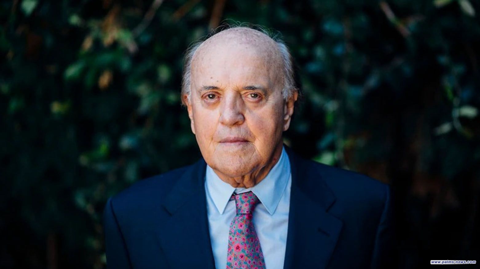 الموت يغيب بيتر أرنيت، أسطورة المراسلين الحربيين في العالم عن عمر ناهز 91 عاماً.